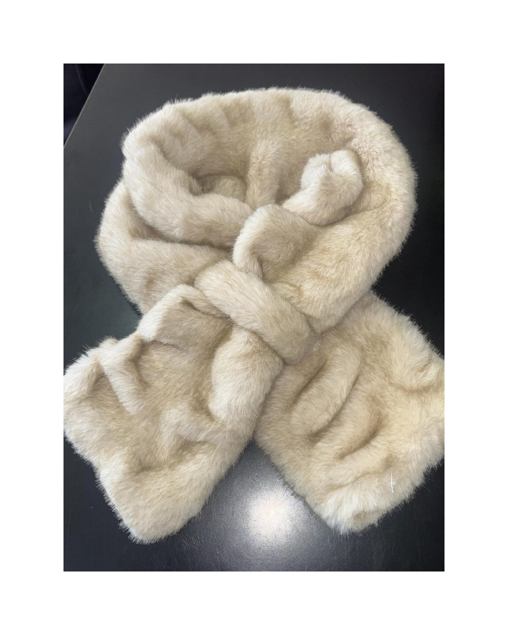 5142 Beige Cuello Peludo Cruzado