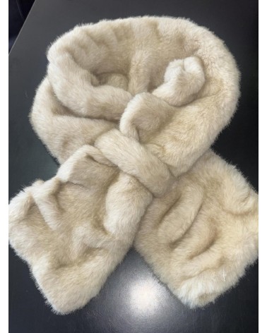 5142 Beige Cuello Peludo Cruzado