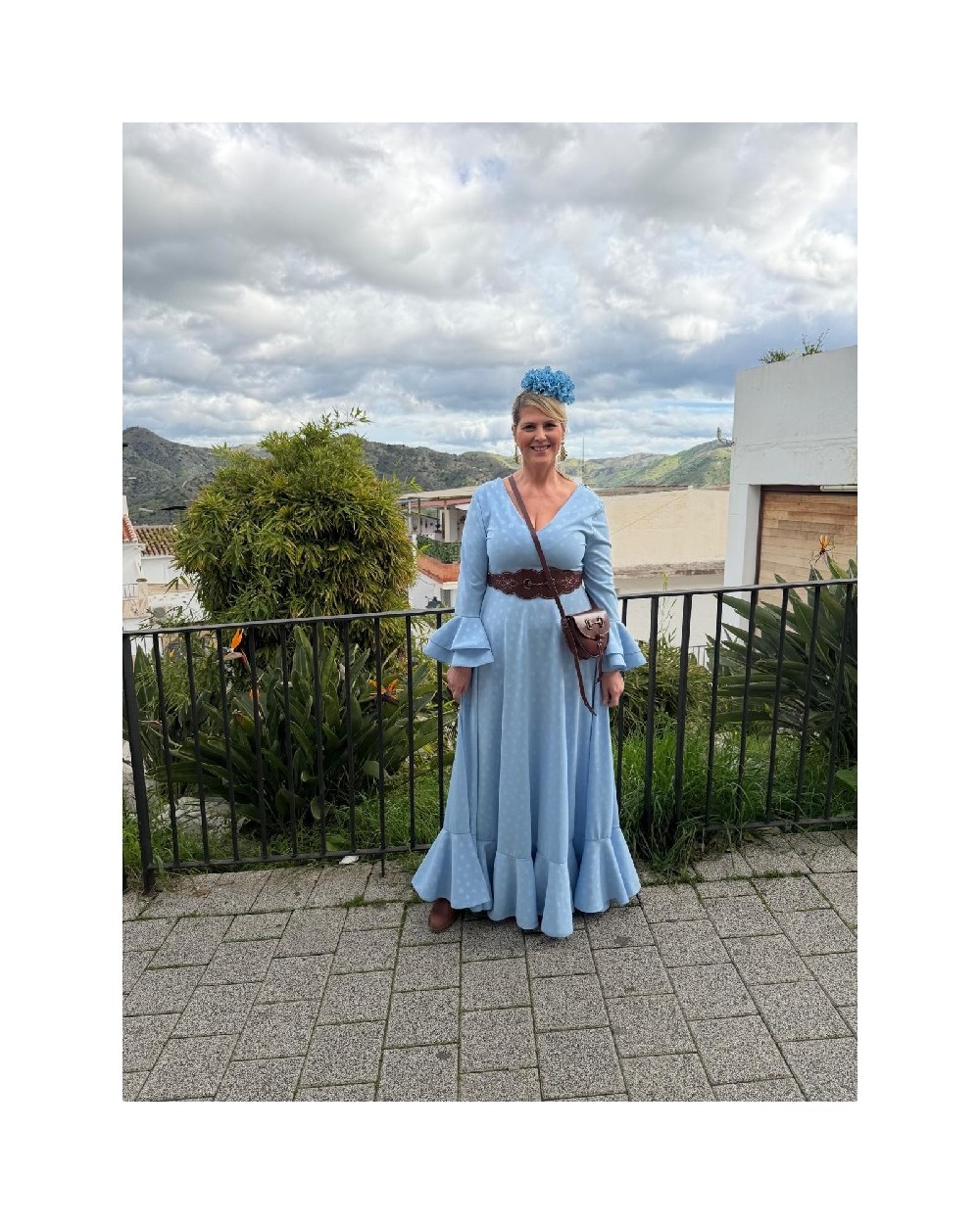 5212 Celeste Vestido Cortes Flamenca