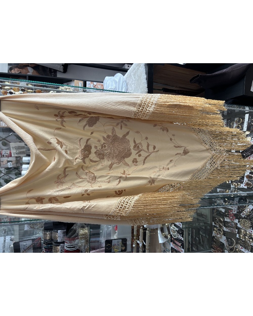 5323 Beige Manton Bordado Liso